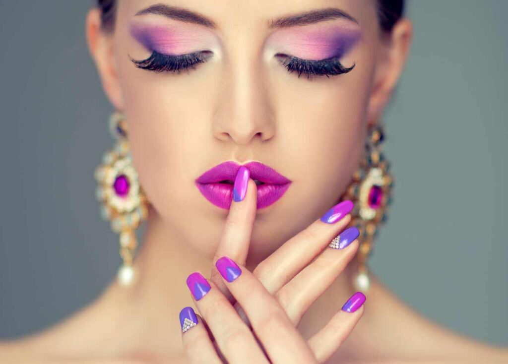 Maquillaje en lila, el color de la temporada