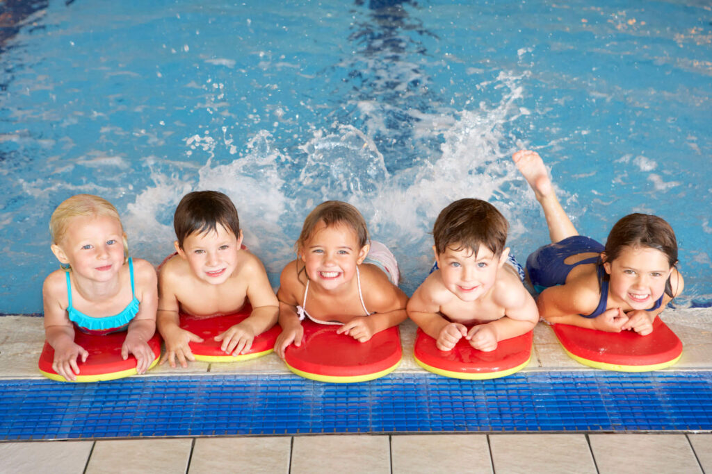 Ejercicios de enseñanza para natación infantil